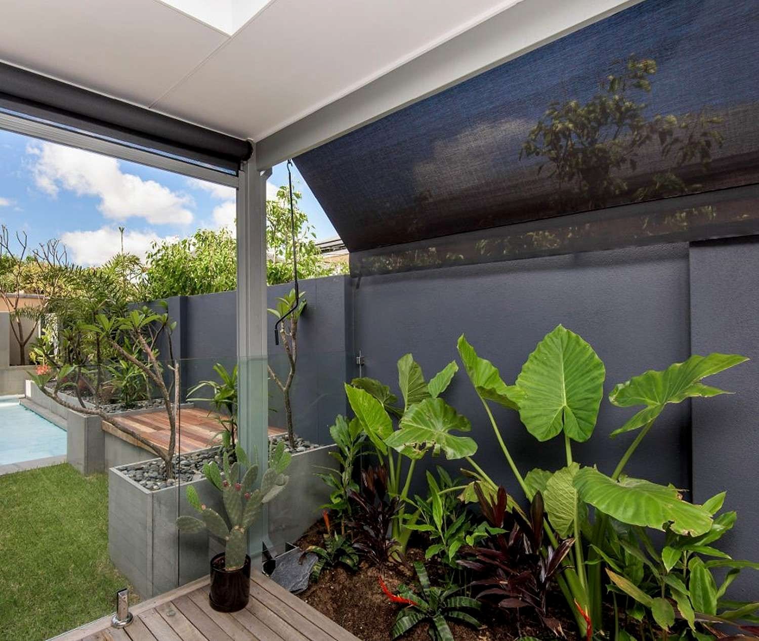 Crank & Clip outdoor blind install