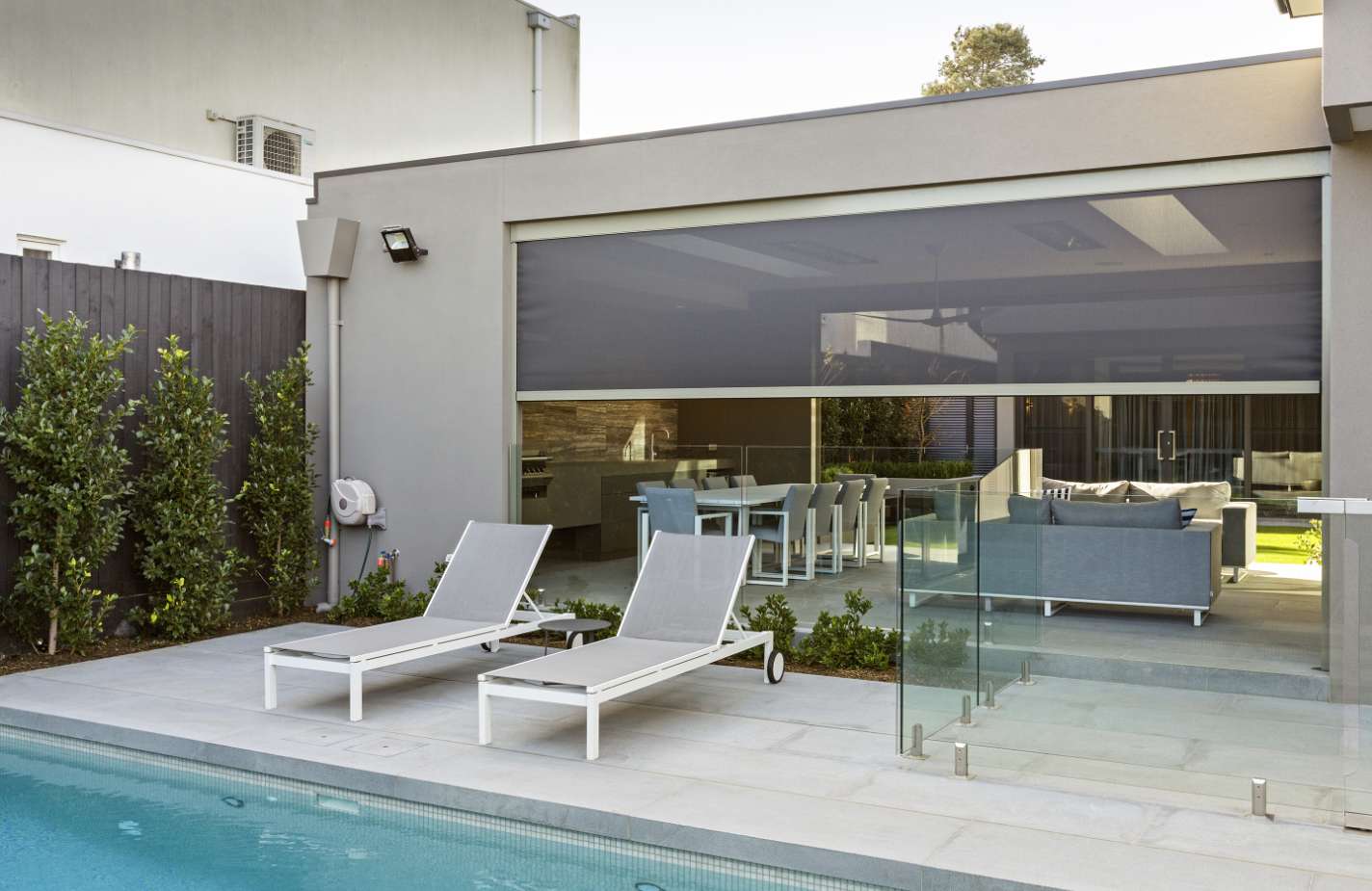 Zipscreen outdoor blind