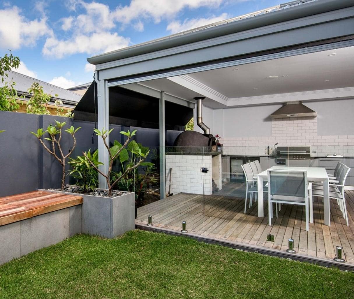Fitting a Crank and Clip outdoor blind