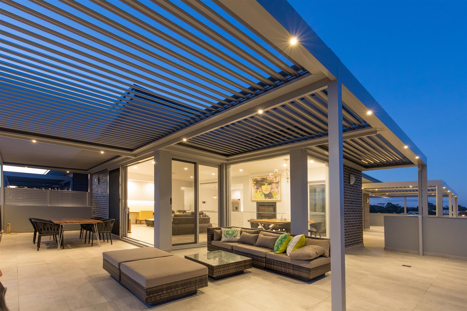 Retractable louvred roof on a modern Perth alfresco